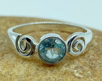 Anel de Topázio Azul, Anéis Femininos, Anel em Prata de Lei 925, Anel de Prata com Topázio Azul, Anel com Pedra de Nascimento de Dezembro, Aliança de Casamento, Presente para Ela.