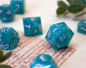 Siren’s Song • Handgefertigte Sharp Edge Würfelsets für Dungeons & Dragons und Tabletop-Rollenspiele