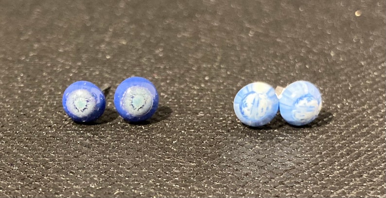 Pendientes pequeños de cristal de Murano azul imagen 2