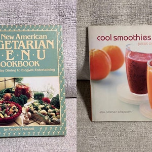 The New American Vegetarian Menu Cookbook, par Paulette Mitchell, 1984, AND Cool Smoothies, jus de fruits et cocktails, 2002