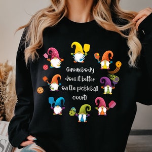 Pickleball Sweatshirt Gnome Shirt Pickle Ball Gnome Sweatshirt Cadeau pour l&#39;équipe de Pickleball Sweatshirt Pickleball Gnome drôle pull Pickleball