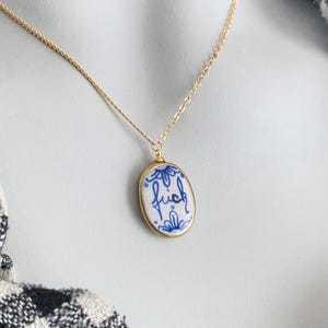 デルフトブルーの冷磁器装飾ネックレス「ファック」