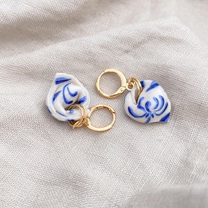 Orecchini tortellini in porcellana fredda blu di Delft - placcati oro 18k
