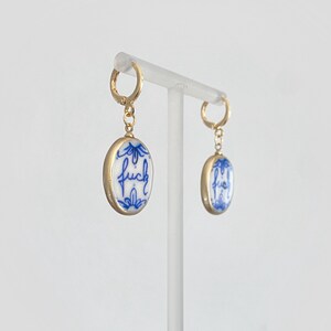 Delft blue cold porcelain ornament earrings „fuck“ -18k gold-plated image 3