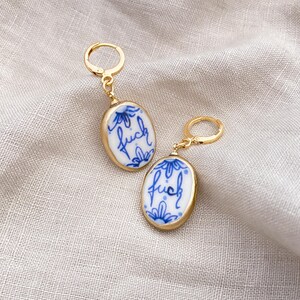 Delft blue cold porcelain ornament earrings „fuck“ -18k gold-plated image 4