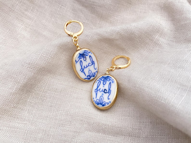 Delft blue cold porcelain ornament earrings „fuck“ -18k gold-plated image 4