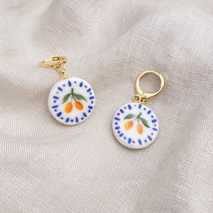Pendientes de porcelana fría color albaricoque - chapados en oro de 18k