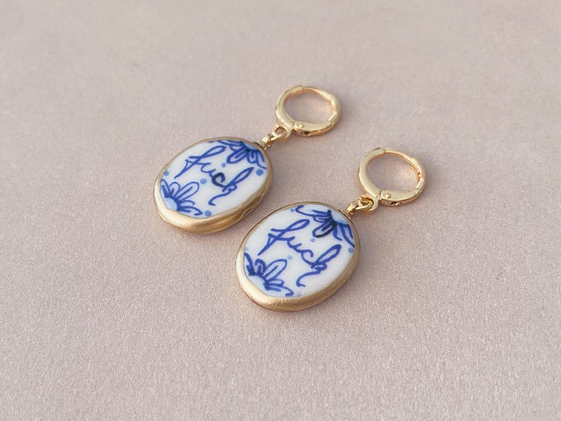Delft blue cold porcelain ornament earrings „fuck“ -18k gold-plated Gold
