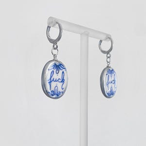 Delft blue cold porcelain ornament earrings „fuck“ -18k gold-plated image 7