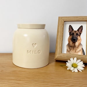 Gepersonaliseerde huisdier-urn, handgemaakt keramisch asmonument voor honden
