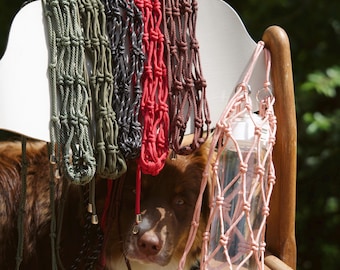 Paracord water bottle bag - Detachable adjustable shoulder strap - Hiking accessory - Handmade - macrame