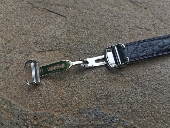 お値下げ　カルティエ　ストラップ 随一のラグジュアリー纏う特別な「サントス ドゥ カルティエ