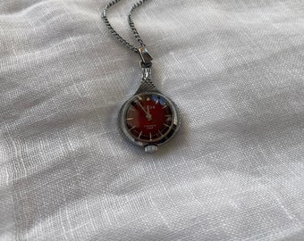 Elegante 1980 Vintage UDSSR Frauen Anhänger Uhr Slava, Frauen mechanische kleine Anhänger Uhr mit Halskette, Retro Uhr Damen Geschenk