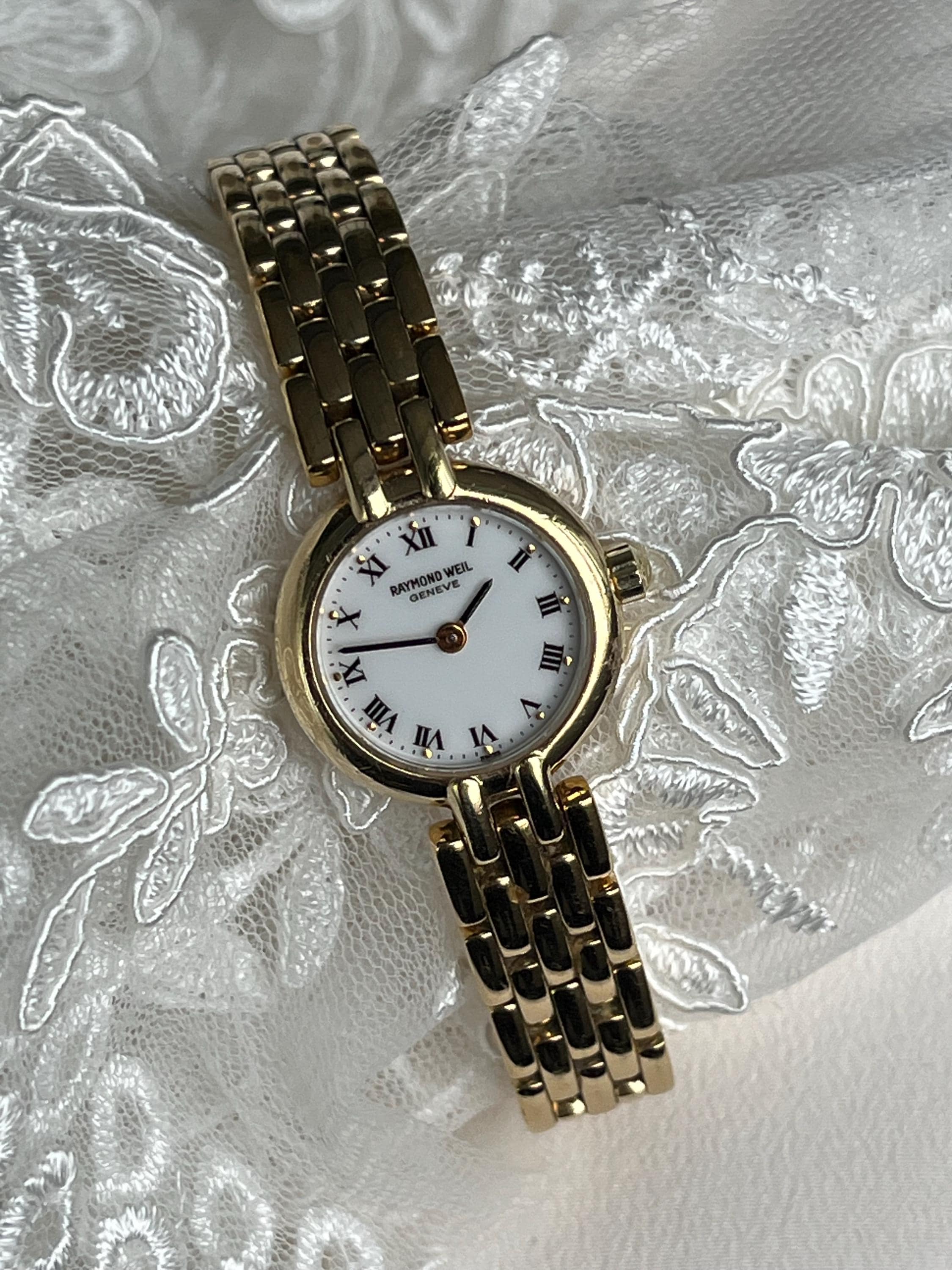 Stunning 1980's Vintage Swiss Small Quartz 18k Gold Plated Ladies