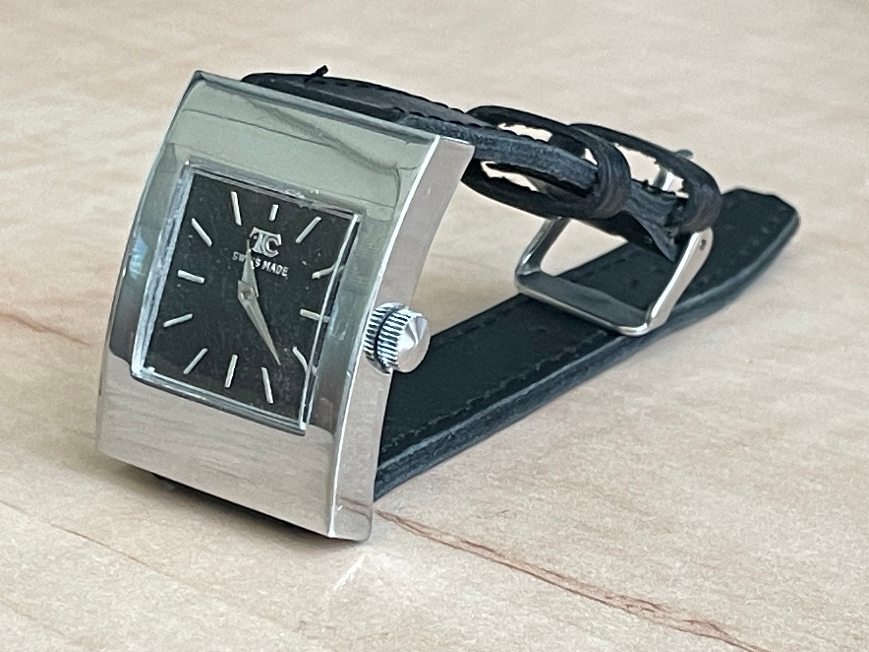 Chic 1970 Vintage Swiss Ladies Wristwatch TC Silver Color