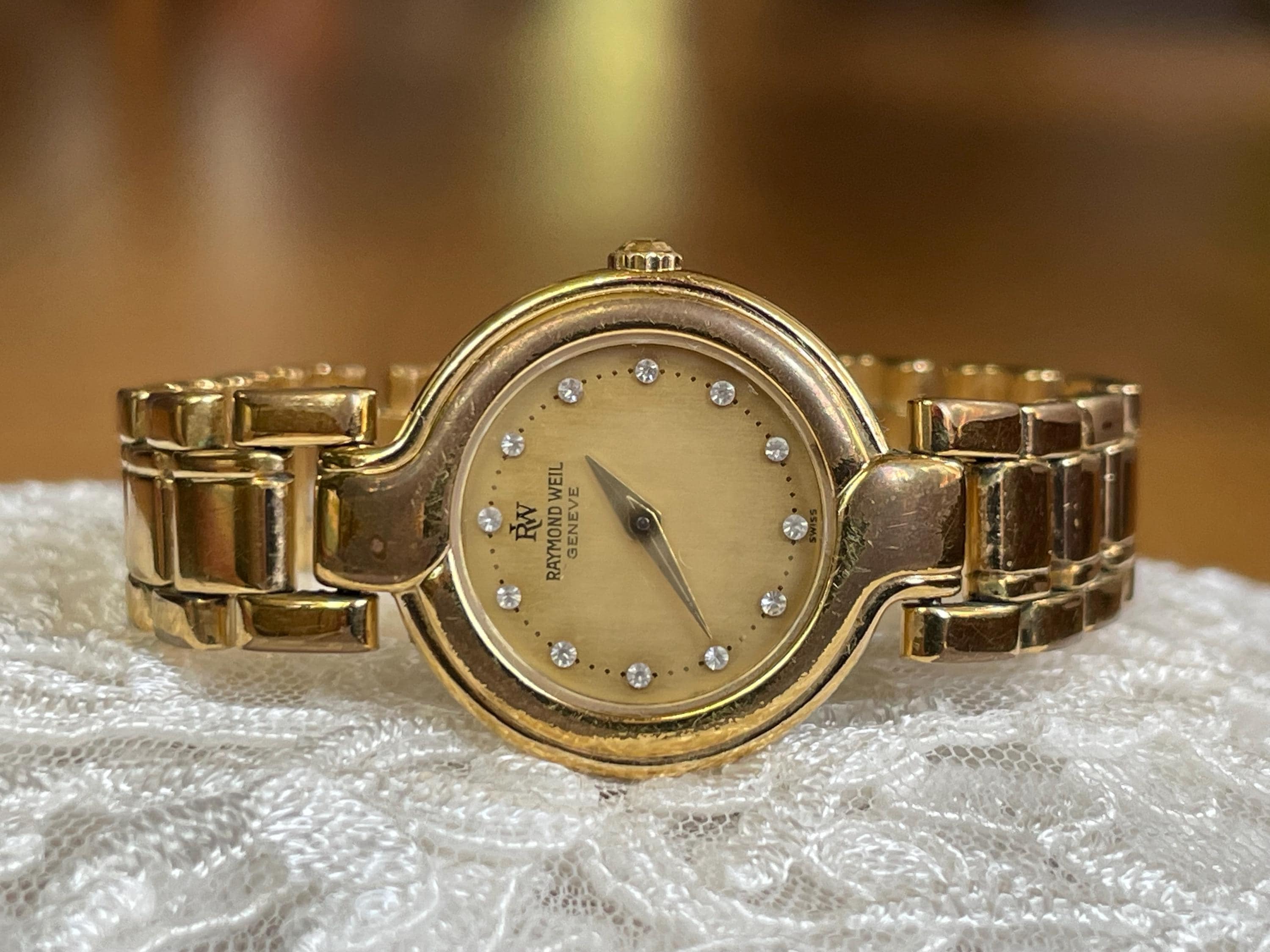 Stunning 1980's Vintage Swiss Small Quartz 18k Gold Plated Ladies