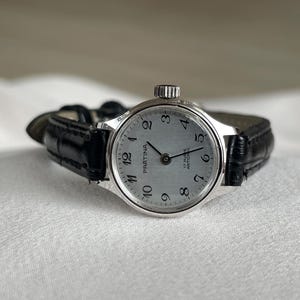 Elegante orologio da polso da donna Pratina vintage tedesco del 1960 con 17 rubini, cassa color argento, piccolo orologio da donna vintage tedesco, orologio da regalo da donna
