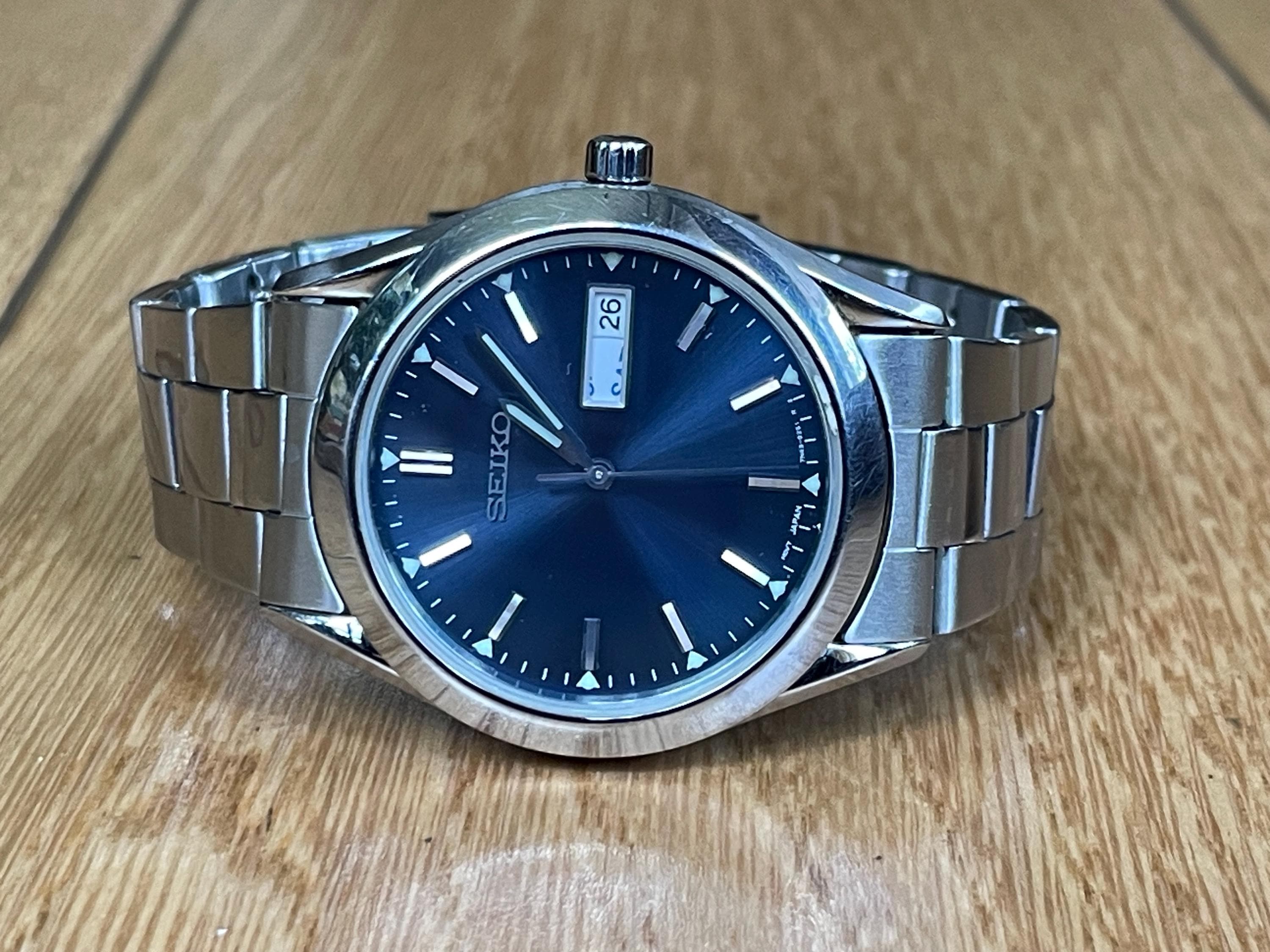 Vintage Classic Japan Quartz Men's Watch Seiko 7N43 9070 Silver