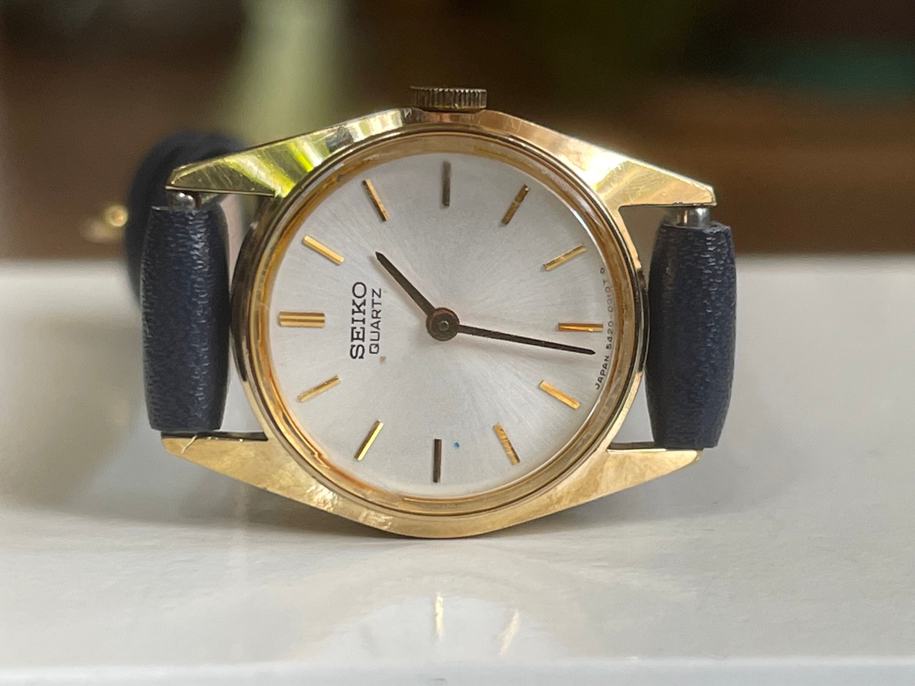 Chick 1980 Vintage Quartz Japanese Ladies Wristwatch Seiko Golden