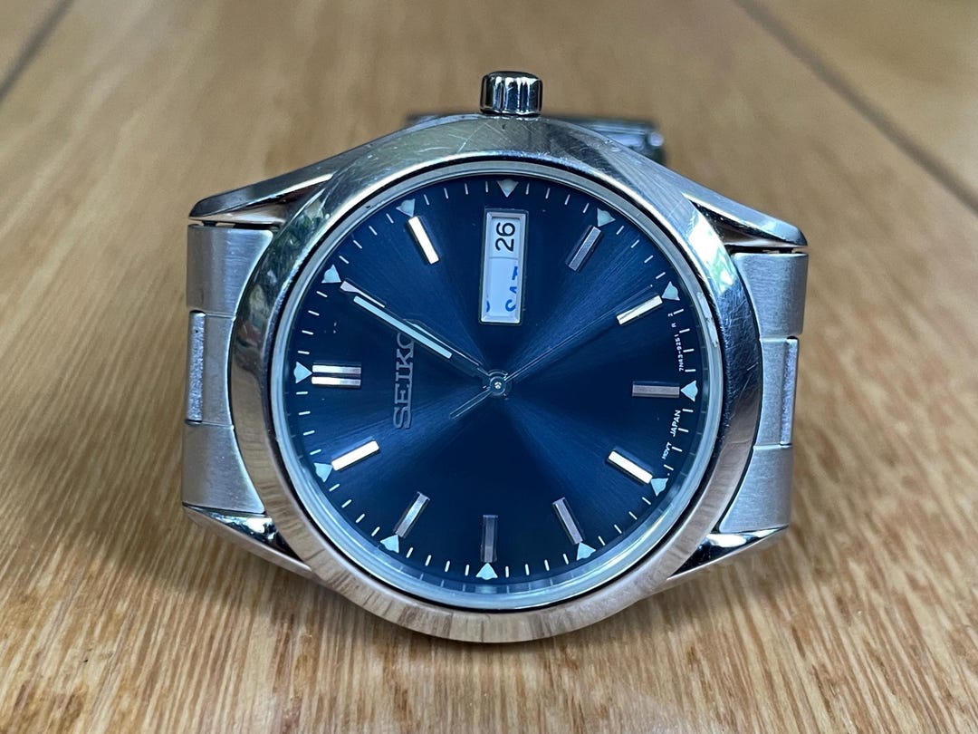 Vintage Classic Japan Quartz Men's Watch Seiko 7N43 9070 Silver