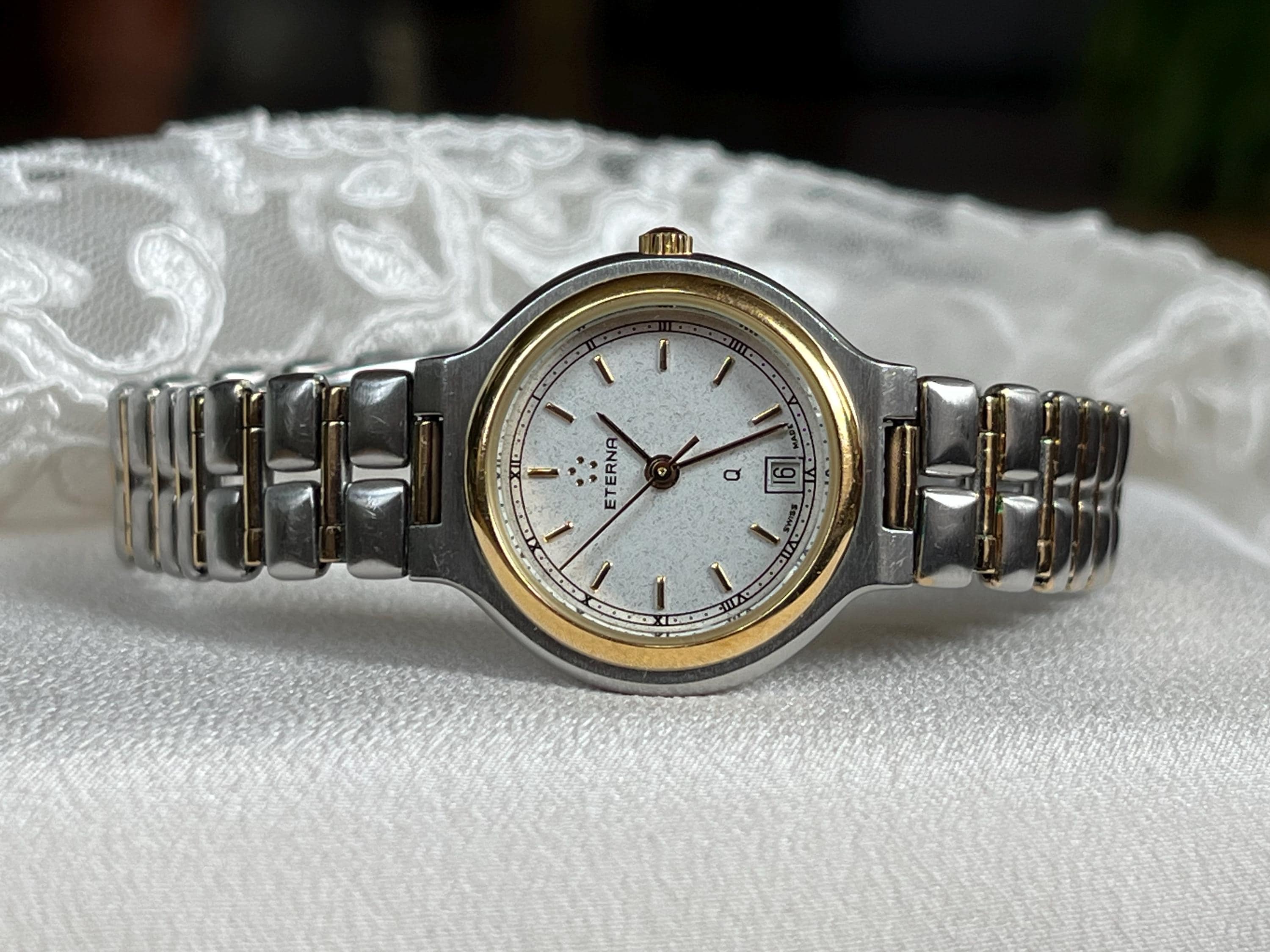 Stunning 1980's Vintage Swiss Quartz Ladies Dress Watch Eterna