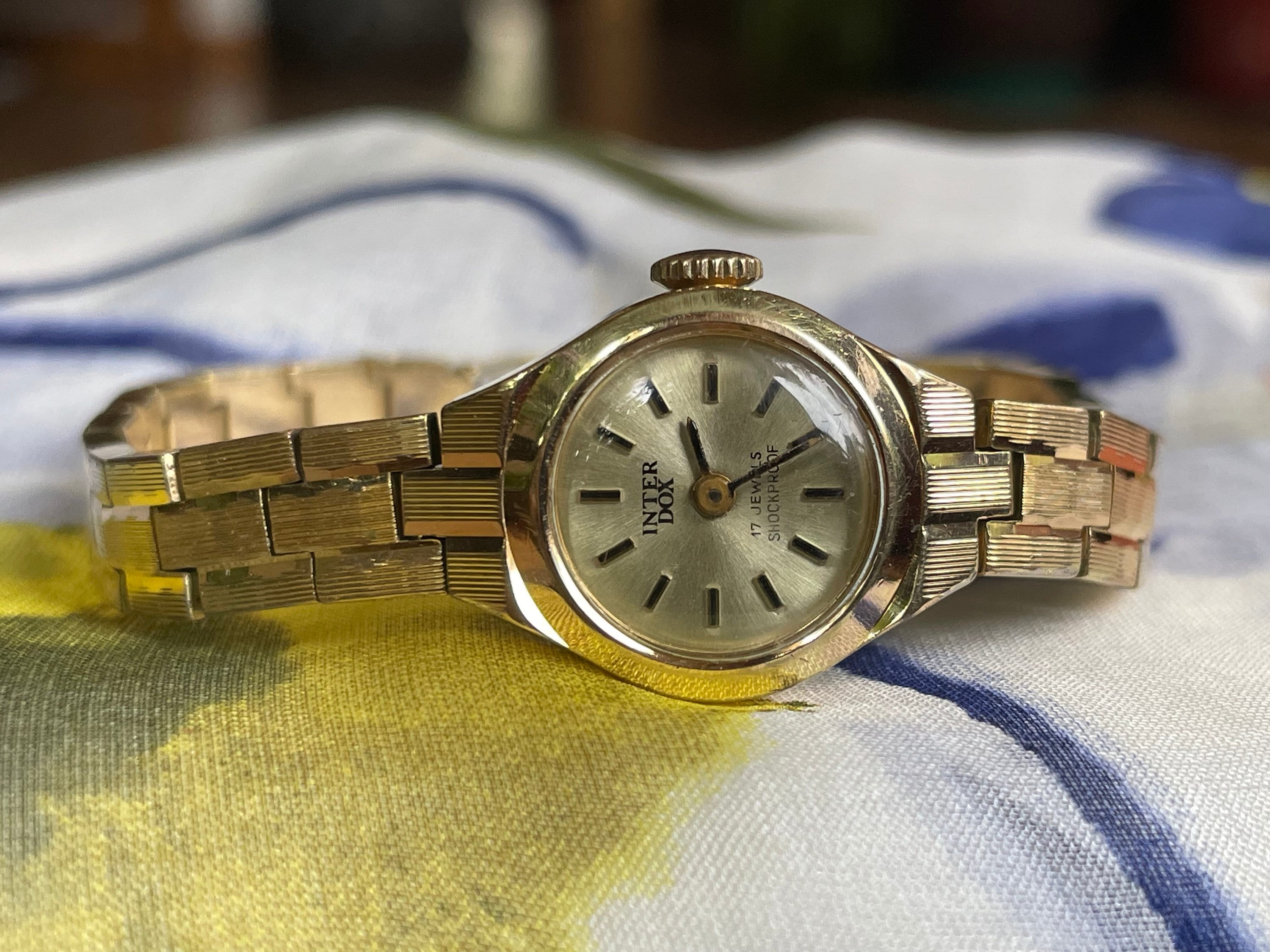 Elegant 1970 Vintage Swiss 17 Jewels Ladies Wristwatch Inter Dox