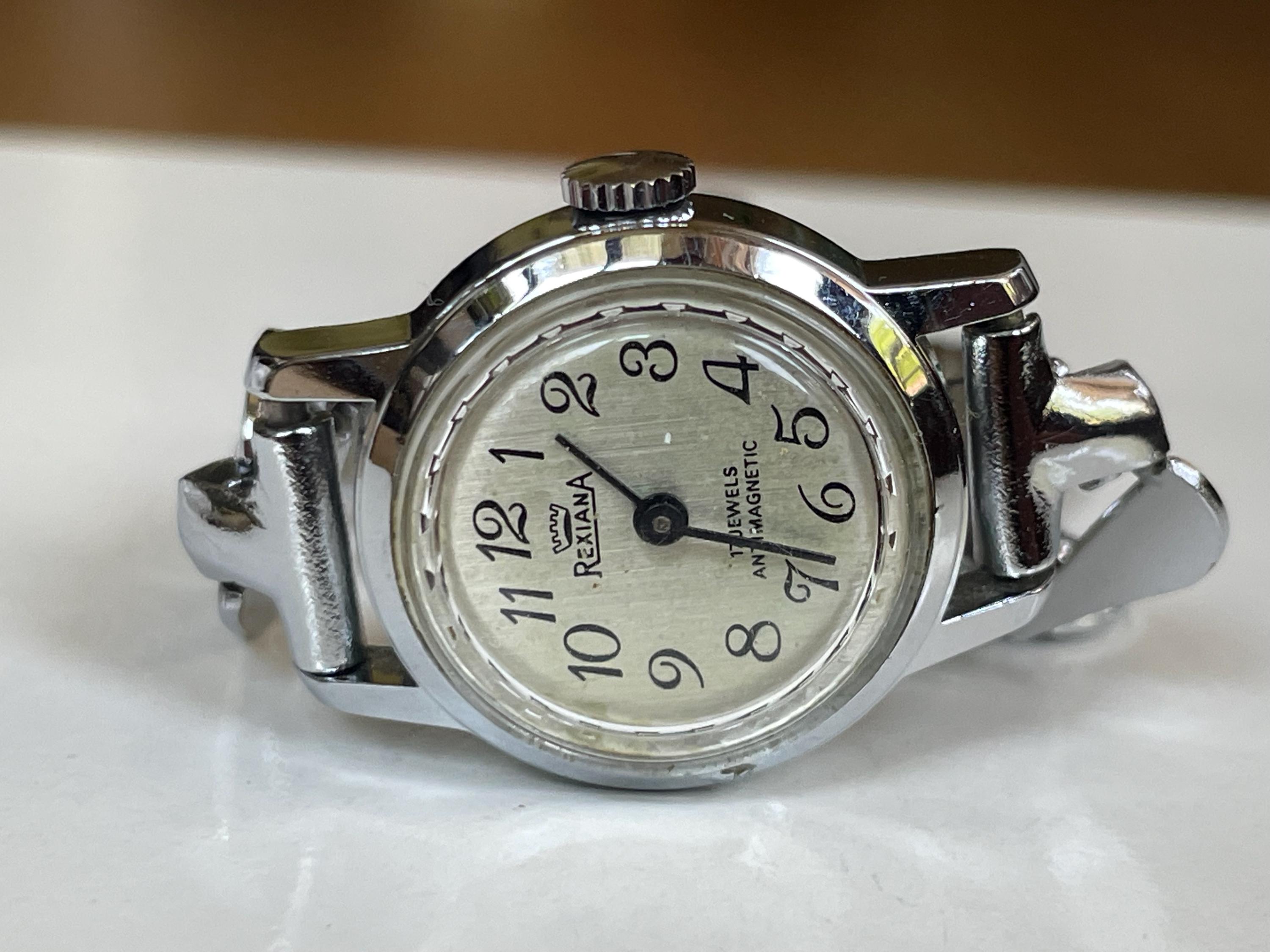 Elegant 1960 Vintage Swiss 17 Jewels Ladies Dress Wristwatch