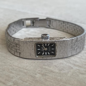 Elegante orologio da polso da donna vintage svizzero degli anni '70, Limit Intl., cassa color argento con piccolo braccialetto color argento, regalo orologio da donna