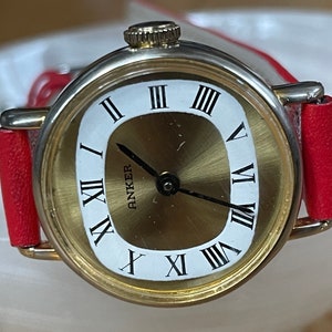 Elegante orologio da polso da donna tedesco vintage degli anni '60 con cassa color oro Anker, orologio da cocktail da donna vintage con cinturino in pelle rossa, regalo retrò da donna