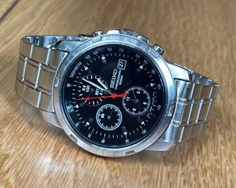 Vintage Classic Japan Quartz Men's Wristwatch Seiko Chronograph