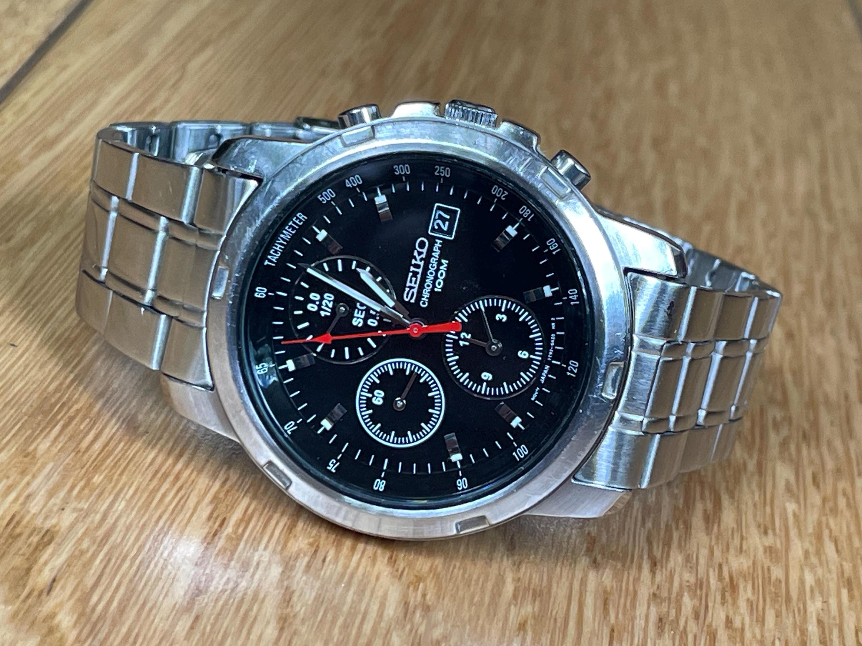 Vintage Classic Japan Quartz Men's Wristwatch Seiko Chronograph