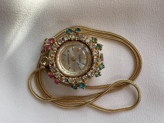 Chic and Elegant Stylish Chain Women\'s Watch Amazon.com: Gosasa Elegant Women main image 4