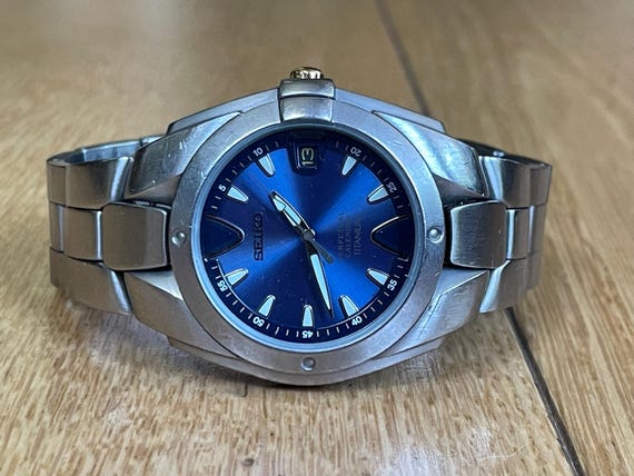 Vintage Classic Japan Quartz Men's Watch Seiko 8F32-0049 Titanium