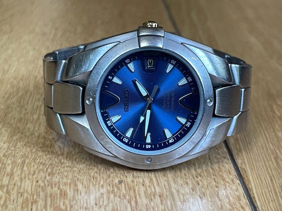 Vintage Classic Japan Quartz Men's Watch Seiko 8F32-0049 Titanium