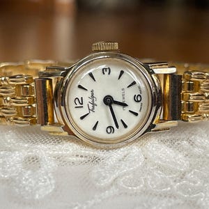 Elegante orologio da polso da donna vintage svizzero degli anni '60, cassa color oro Trafalgar, piccolo orologio da cocktail con bracciale da donna, orologio da regalo da donna