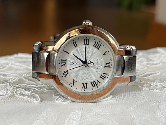 Elegant Vintage Quartz Mid Size Ladies Dress Watch Bulova  display picture 1