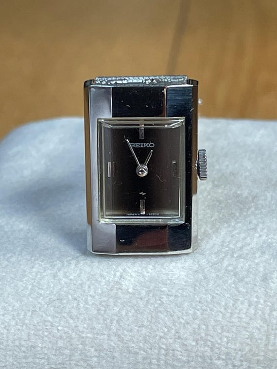 エレガントな1960年代のヴィンテージ日本製レディースドレスウォッチ