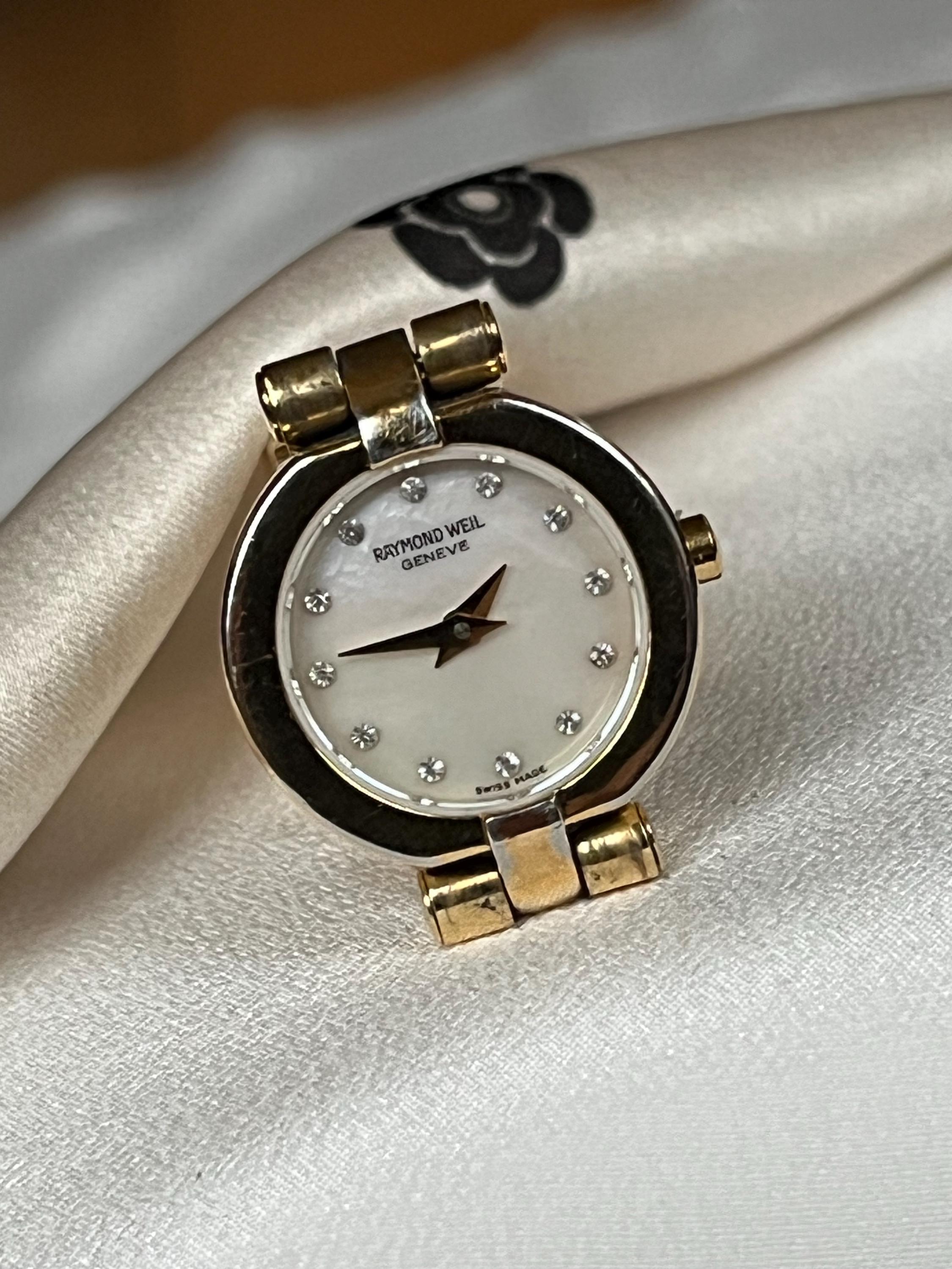 Stunning 1980's Vintage Swiss Small Quartz Ladies Dress Watch