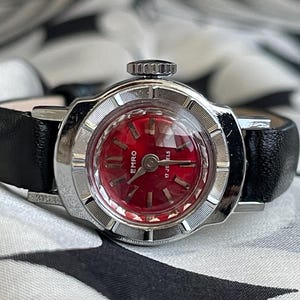 Elegante orologio da polso da donna svizzero vintage anni '60 Emro cassa color argento quadrante rosso, orologio da cocktail da donna vintage, orologio da donna svizzero retrò regalo