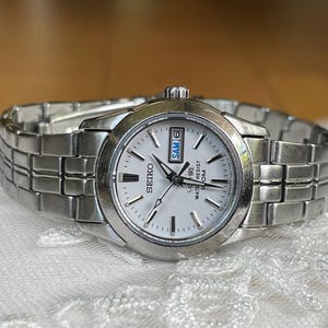 Elegante orologio da polso da donna giapponese al quarzo vintage degli anni '80, cassa color argento Seiko, orologio da donna al quarzo retrò, orologio da regalo da donna