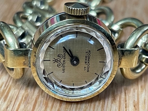 Elegant 1970 Vintage German 17 Jewels ladies Wristwatch Meister-Anker gold color case with flexible bracelet, Retro German cocktail watch