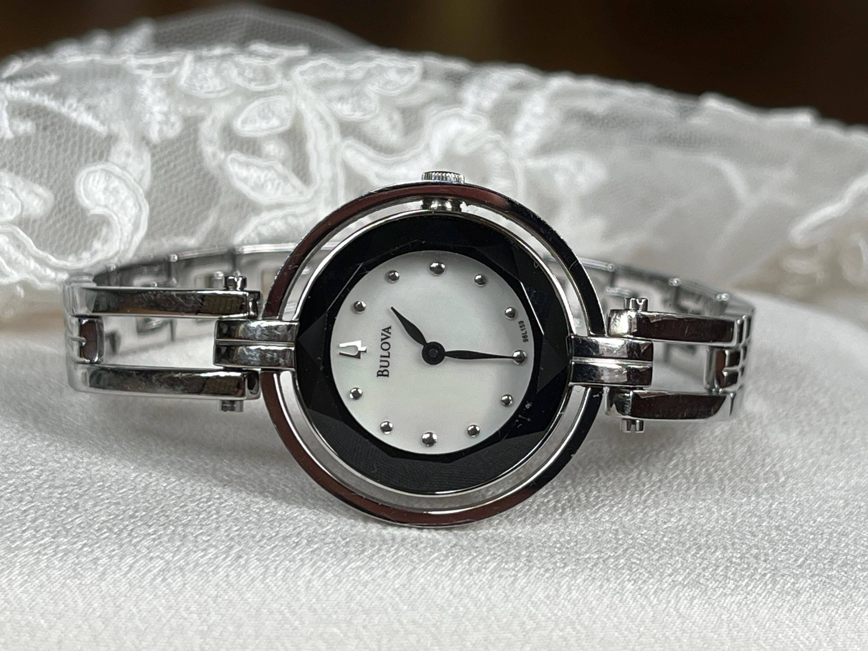 Elegant Vintage Quartz Small Ladies Dress Watch Bulova  display picture 1
