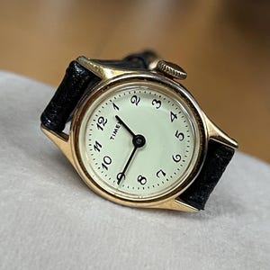 Orologio da polso da donna vintage americano degli anni '60, cassa color oro Timex, piccolo orologio meccanico vintage da donna, orologio da polso retrò da donna, regalo