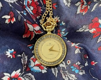 Montre pendentif Kurfurst pour femme allemande vintage des années 1960 avec zircons, montre mécanique pour femme de couleur dorée avec collier, cadeau montre rétro pour femme