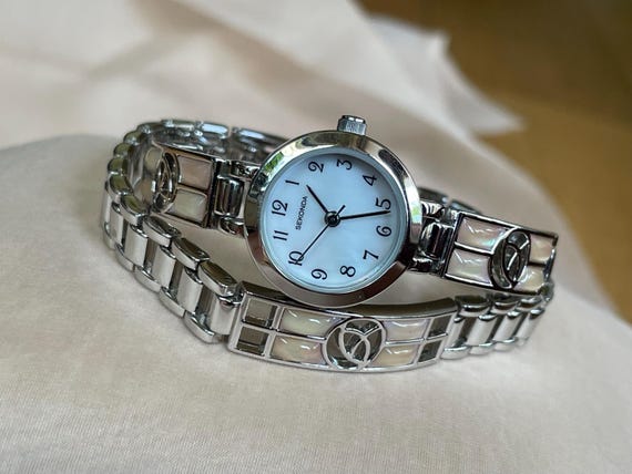 ladies dress watch silver Elegant 1990 Vintage quartz Swiss Sekonda tone, Vintage women cocktail quartz watch set and bracelet, original box silver simple ladies watch