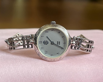 Elegant Scottish Vintage small quartz ladies dress watch Wallis Hunter 925 sterling silver case and bracelet, Cocktail watch, Watch gift