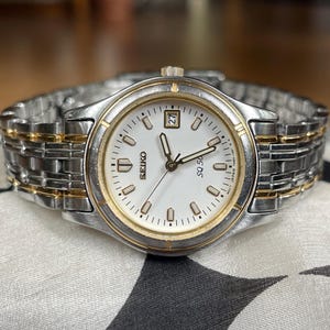 Elegante orologio da donna giapponese al quarzo vintage degli anni '80 con cassa color argento Seiko, orologio da donna retrò bicolore al quarzo, orologio da regalo da donna.