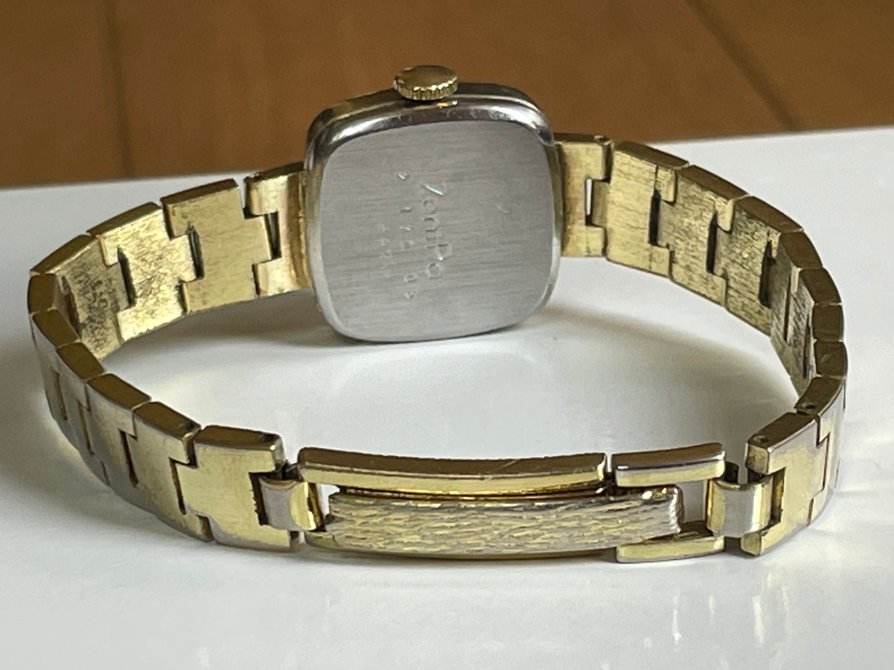 Elegant 1960 Vintage German Ladies Wristwatch Zentra Golden