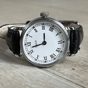 Orologio da polso da donna vintage chic 1970 URSS Luch con cassa color argento, orologio da polso minimalista vintage sovietico da donna, orologio da polso retrò da donna regalo