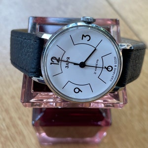 Elegante orologio da polso da donna vintage URSS degli anni '70 Zaria con cassa color argento, orologio da polso meccanico sovietico da donna vintage, regalo di orologio retrò